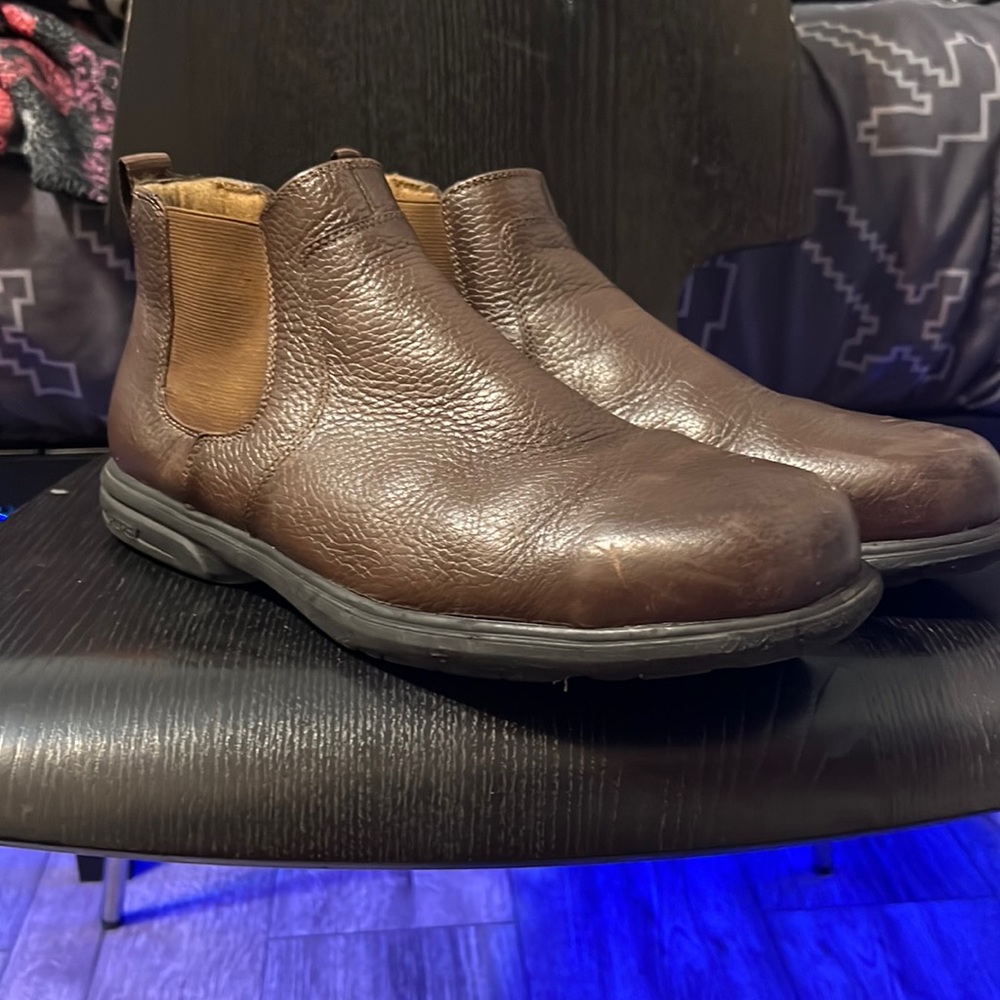 Steel toe work shoes